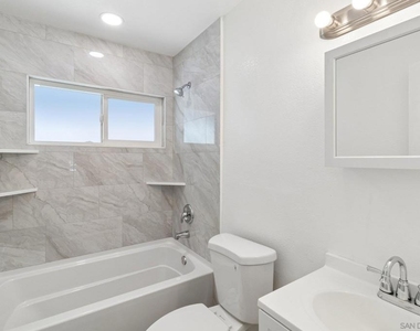 8719 Carribean Way - Photo Thumbnail 17