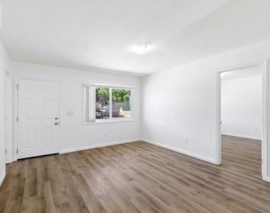 8719 Carribean Way - Photo Thumbnail 10