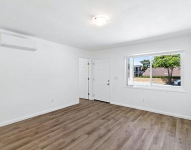 8719 Carribean Way - Photo Thumbnail 9