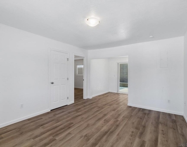 8717 Carribean Way - Photo Thumbnail 12