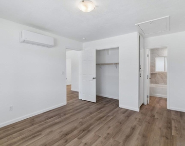8717 Carribean Way - Photo Thumbnail 17