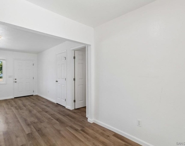 8717 Carribean Way - Photo Thumbnail 9