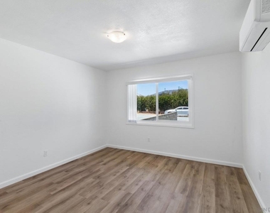 8717 Carribean Way - Photo Thumbnail 14