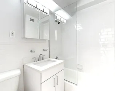 405 East 56th Street - Photo Thumbnail 4
