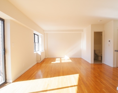 245 East 84th Street - Photo Thumbnail 3