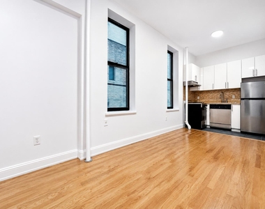 29 West 12th Street - Photo Thumbnail 2