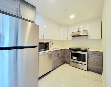 45th Avenue - Photo Thumbnail 4