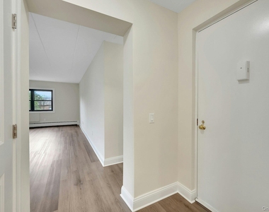 2 Park Avenue - Photo Thumbnail 7