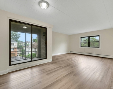 2 Park Avenue - Photo Thumbnail 1