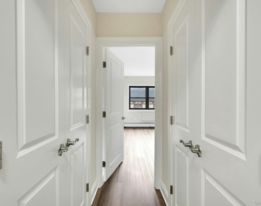2 Park Avenue - Photo Thumbnail 9