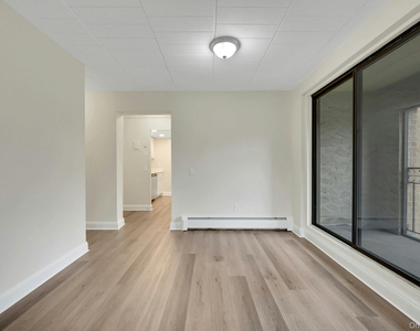 2 Park Avenue - Photo Thumbnail 2