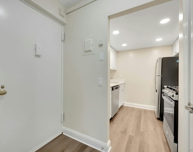 2 Park Avenue - Photo Thumbnail 17