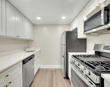 2 Park Avenue - Photo Thumbnail 4
