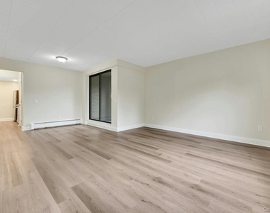 2 Park Avenue - Photo Thumbnail 3