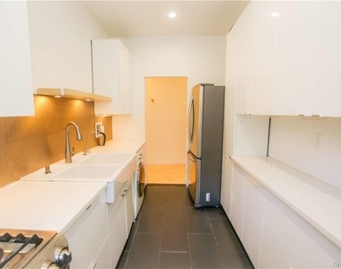 43-33 48 Street - Photo Thumbnail 10