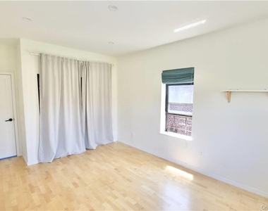 43-33 48 Street - Photo Thumbnail 9