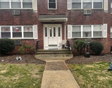 221 N Middletown Road - Photo Thumbnail 1
