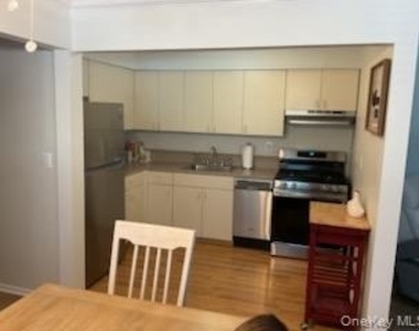221 N Middletown Road - Photo Thumbnail 6