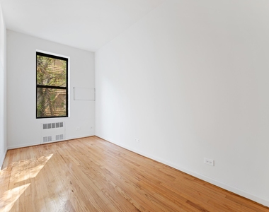 East 84th Street - Photo Thumbnail 4