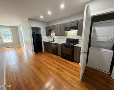 193 Livingston Avenue - Photo Thumbnail 4