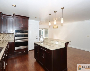 1299 Kline Place - Photo Thumbnail 2