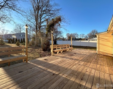 122 Vineyard Road - Photo Thumbnail 3