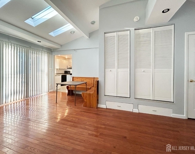 122 Vineyard Road - Photo Thumbnail 10