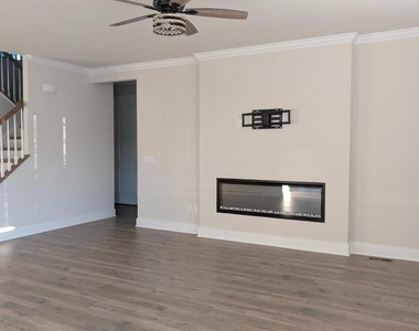 14972 Walter Robinson Lane - Photo Thumbnail 2