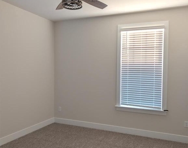 14972 Walter Robinson Lane - Photo Thumbnail 3
