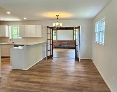 7606 Gresham Street - Photo Thumbnail 6
