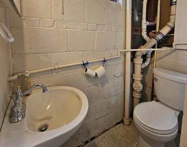 7606 Gresham Street - Photo Thumbnail 28