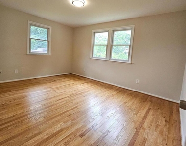7606 Gresham Street - Photo Thumbnail 15