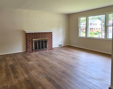 7606 Gresham Street - Photo Thumbnail 4