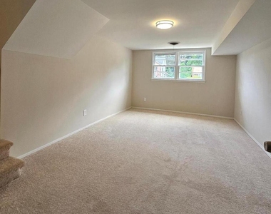 7606 Gresham Street - Photo Thumbnail 25