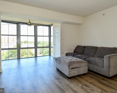 11800 Sunset Hills Road - Photo Thumbnail 4