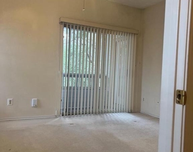 4401 Sedgehurst Drive - Photo Thumbnail 5