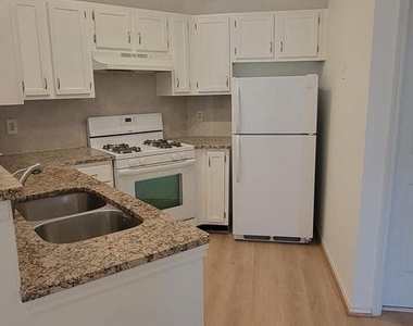 4401 Sedgehurst Drive - Photo Thumbnail 4