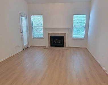 4401 Sedgehurst Drive - Photo Thumbnail 2
