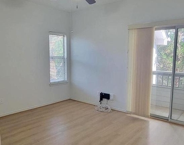 4401 Sedgehurst Drive - Photo Thumbnail 7