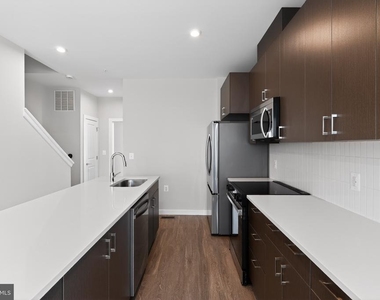 5851 Columbia Pike - Photo Thumbnail 6