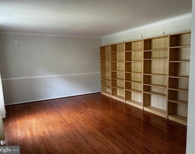 5205 Pumphrey Drive - Photo Thumbnail 10