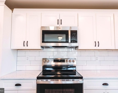 449 Falmouth Street - Photo Thumbnail 3