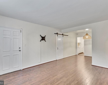 220 N Thomas Street - Photo Thumbnail 4
