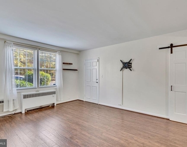 220 N Thomas Street - Photo Thumbnail 3