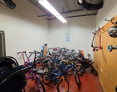 121 S 43rd Street - Photo Thumbnail 5