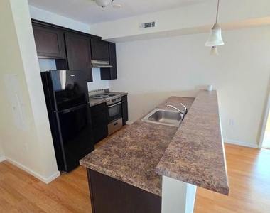 121 S 43rd Street - Photo Thumbnail 3