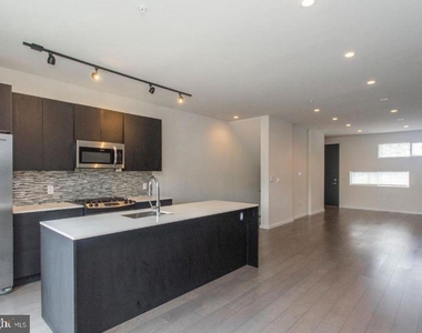 527 W Jefferson Street - Photo Thumbnail 4