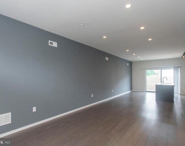 527 W Jefferson Street - Photo Thumbnail 1