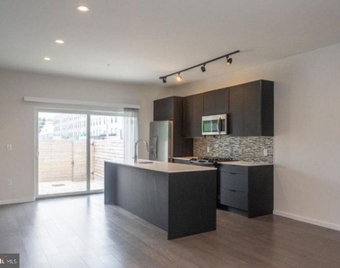 527 W Jefferson Street - Photo Thumbnail 5