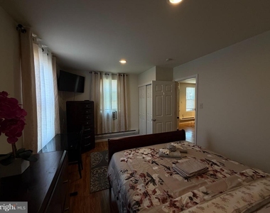 7103 Rising Sun Avenue - Photo Thumbnail 5
